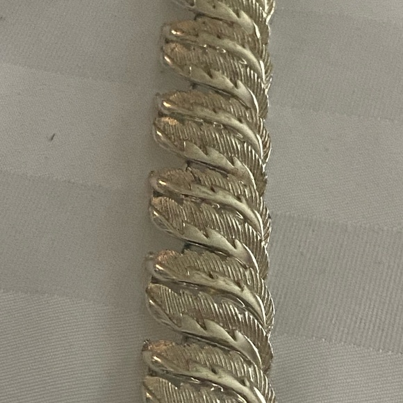 Vintage Coro Gold Tone Bracelet - Picture 5 of 6